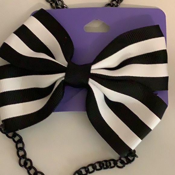 Claires Striped Clip on Bows. Bundle of 4pcs. New - Picture 5 of 6